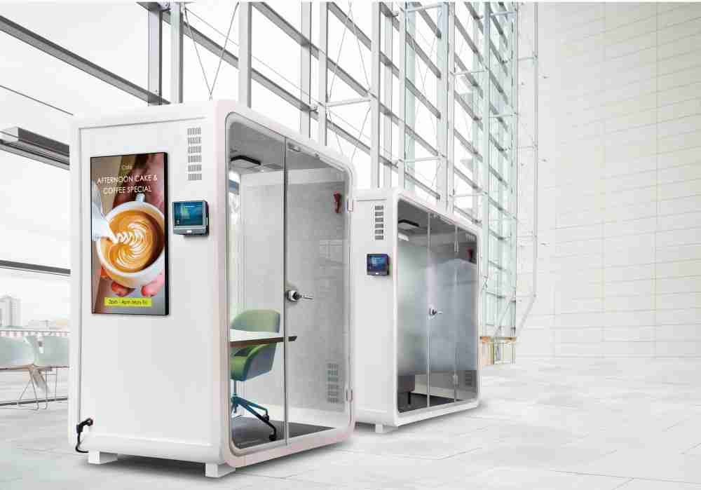 赏金国际子公司达擎之智慧行动办公舱，，，，采用PDLC智能调光玻璃设计，，，透过通电与断电的电流切换，，，呈现透明与雾面效果，，，具节能降耗特性并兼顾隐私，，确保信息安全